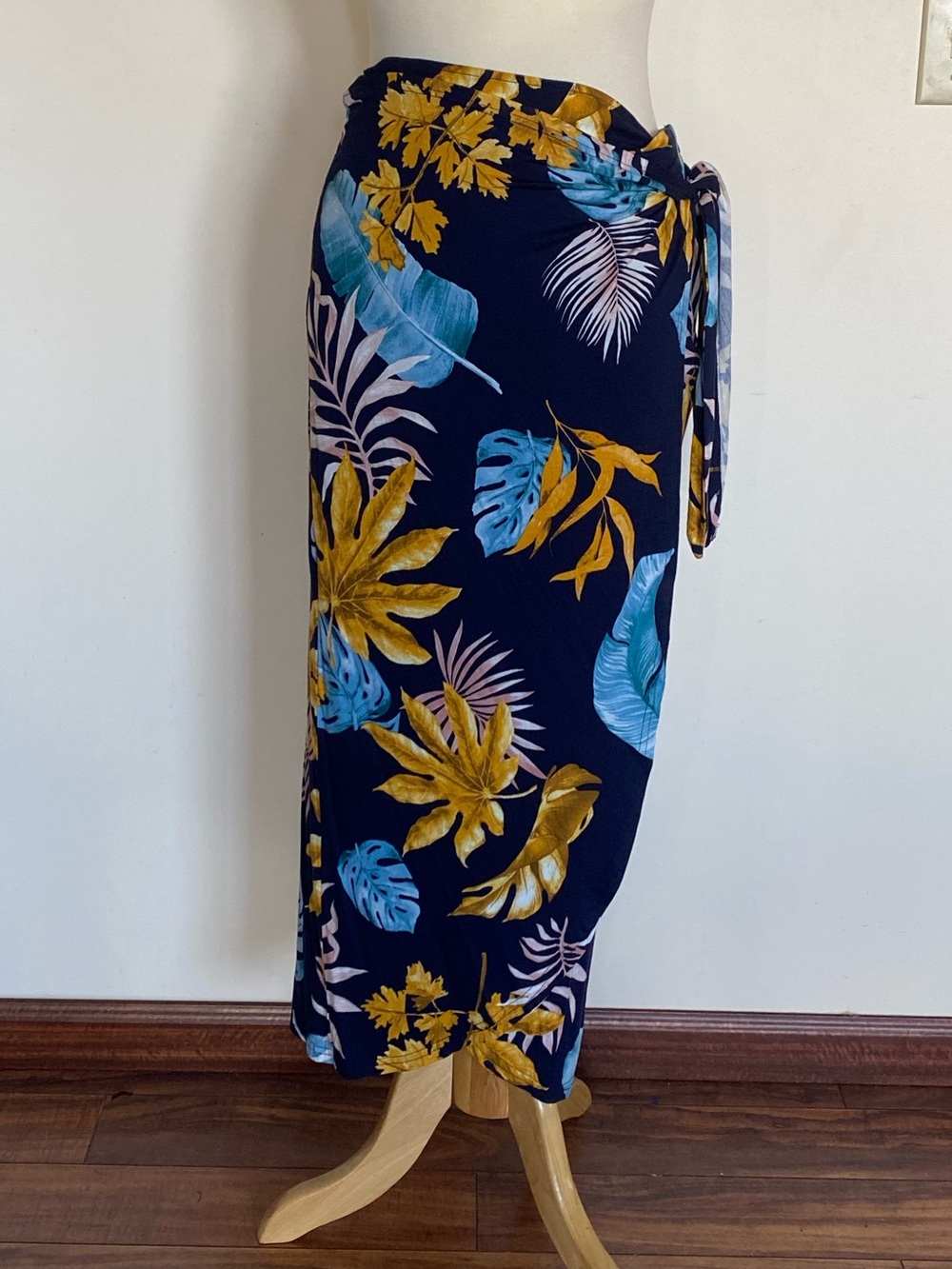 NWT  Navy Tropical Sarong Wrap Skirt